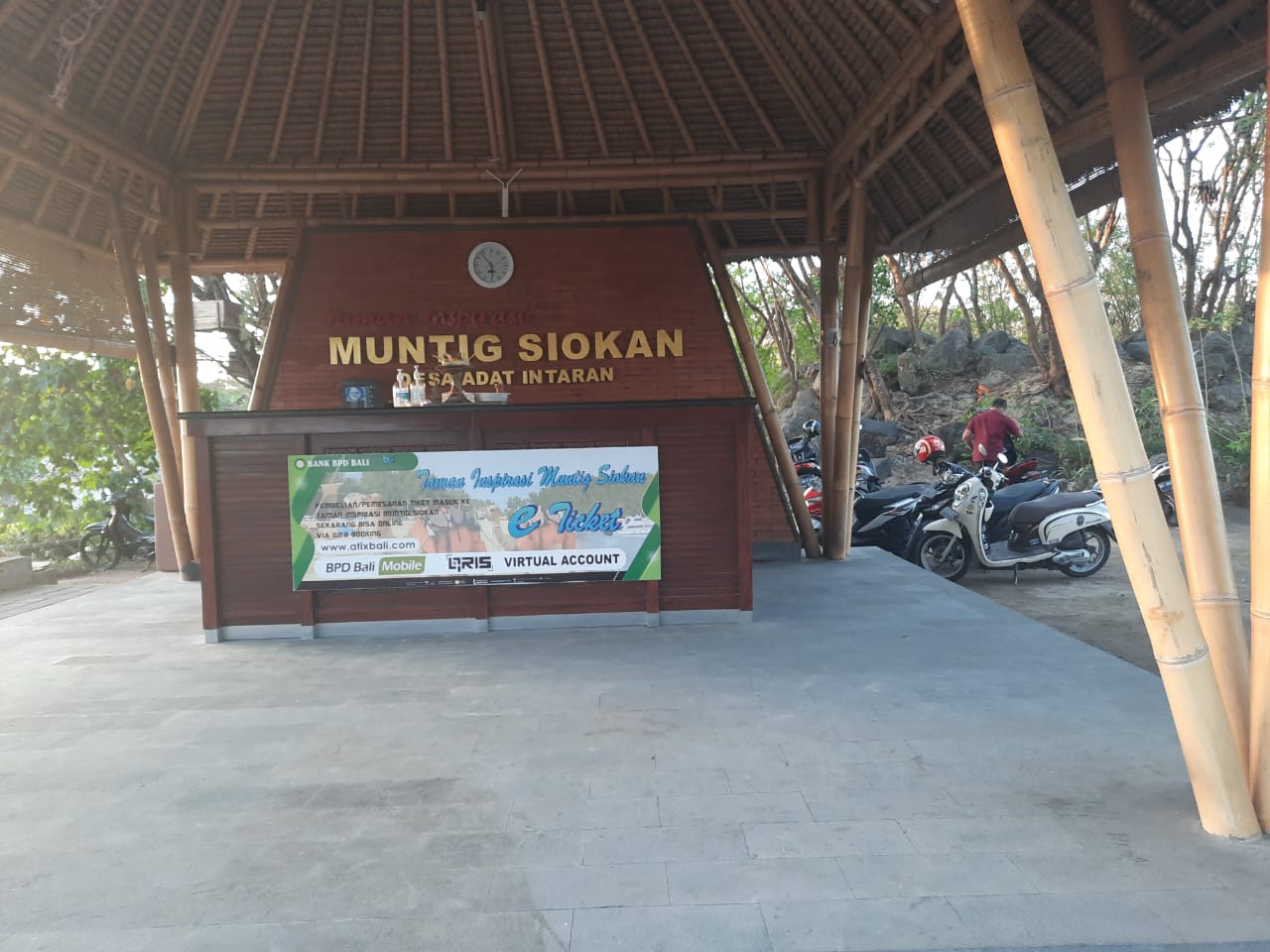 Ket foto : Tiket masuk Muntig Siokan