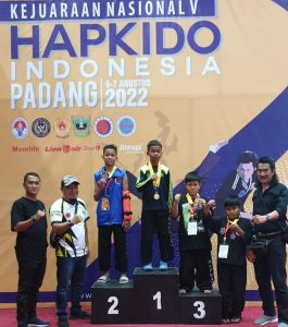 Ridho Adyatama (Kiri) atlet asal Tanjungbalai menyumbang satu medali emas untuk Hapkido Sumut pada Kejurnas Hapkido V Indonesia 2022, di Padang, Sumatera Barat.